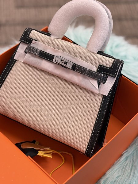 حقيبة هيرميس كيلي.